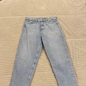 H&M 'loose mom jean'